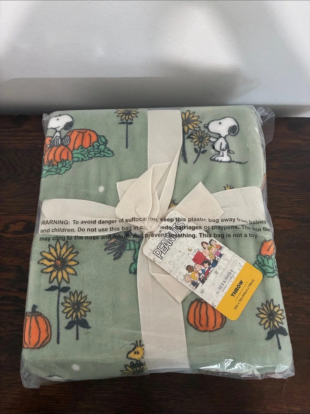 NWT-BERKSHIRE- Peanuts- Snoopy & Woodstock- Green Fall VelvetSoft Blanket 55x70